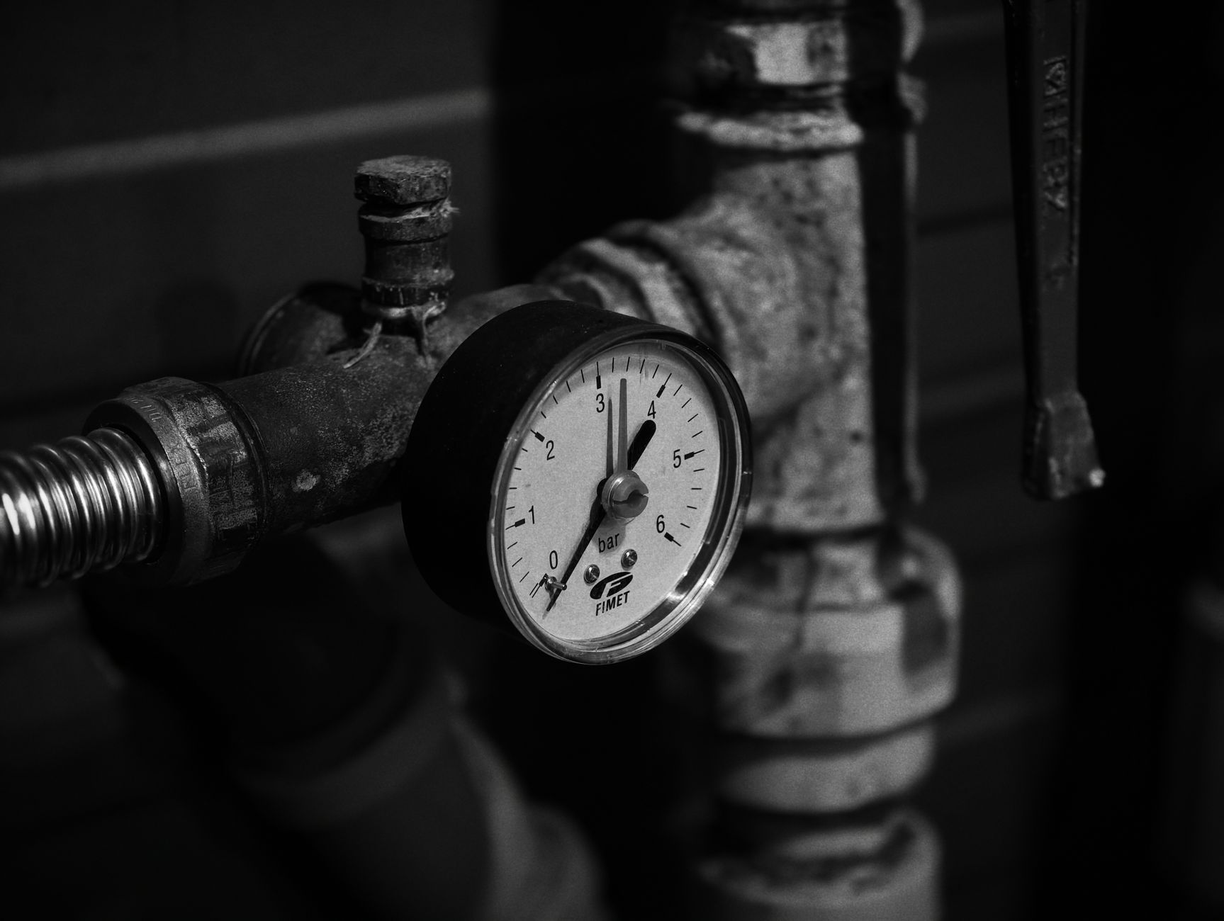 Différence entre surpresseur et hydrophore